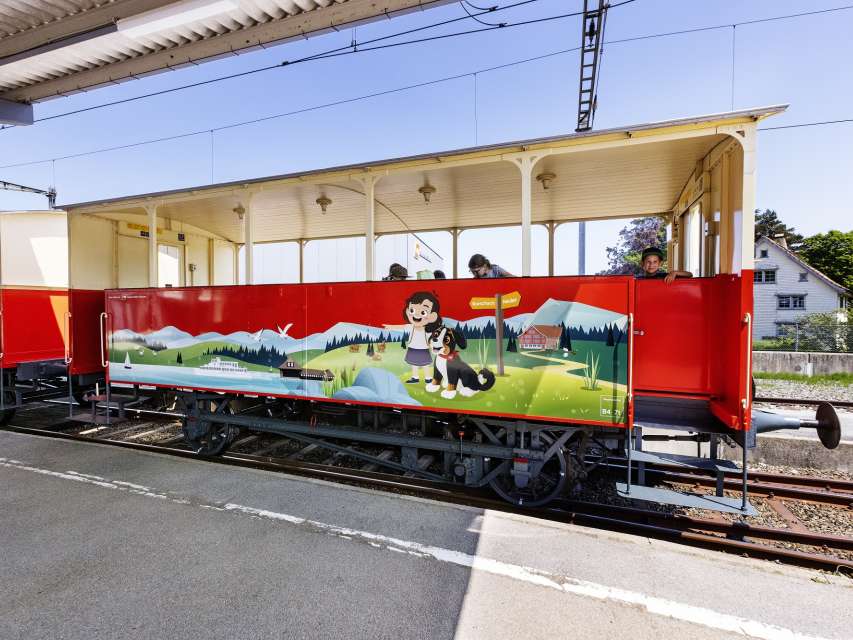 Sommerwagen der Zahnradbahn Rorschach-Heiden im neuen Kleid