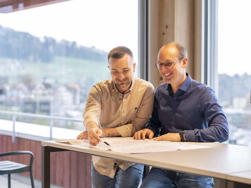 Mitarbeiter:in Finanzen & Services